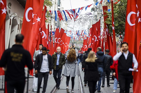 İstiklal Caddesi Türk bayraklarıyla donatıldı!